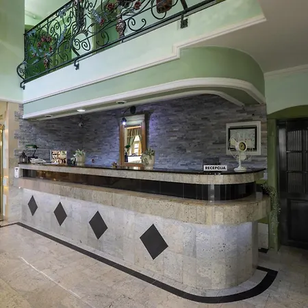 Garni Bella فندق *