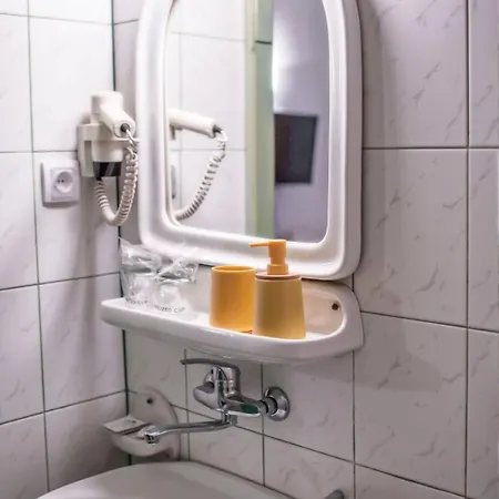 Garni Bella فندق *