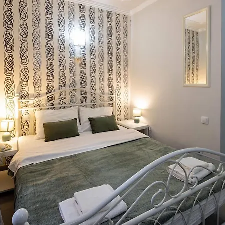 Garni Bella بيتروفارادين